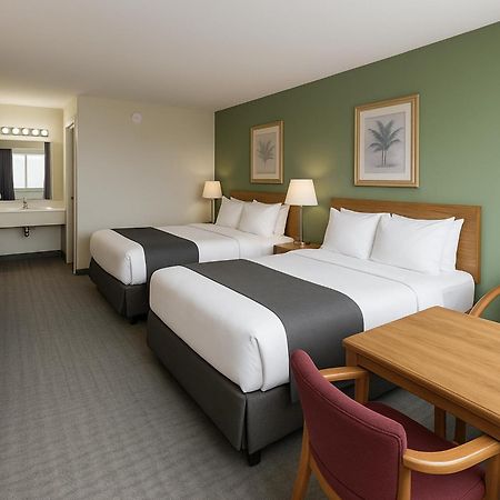 Great Lakes Inn Mackinaw City Exterior foto