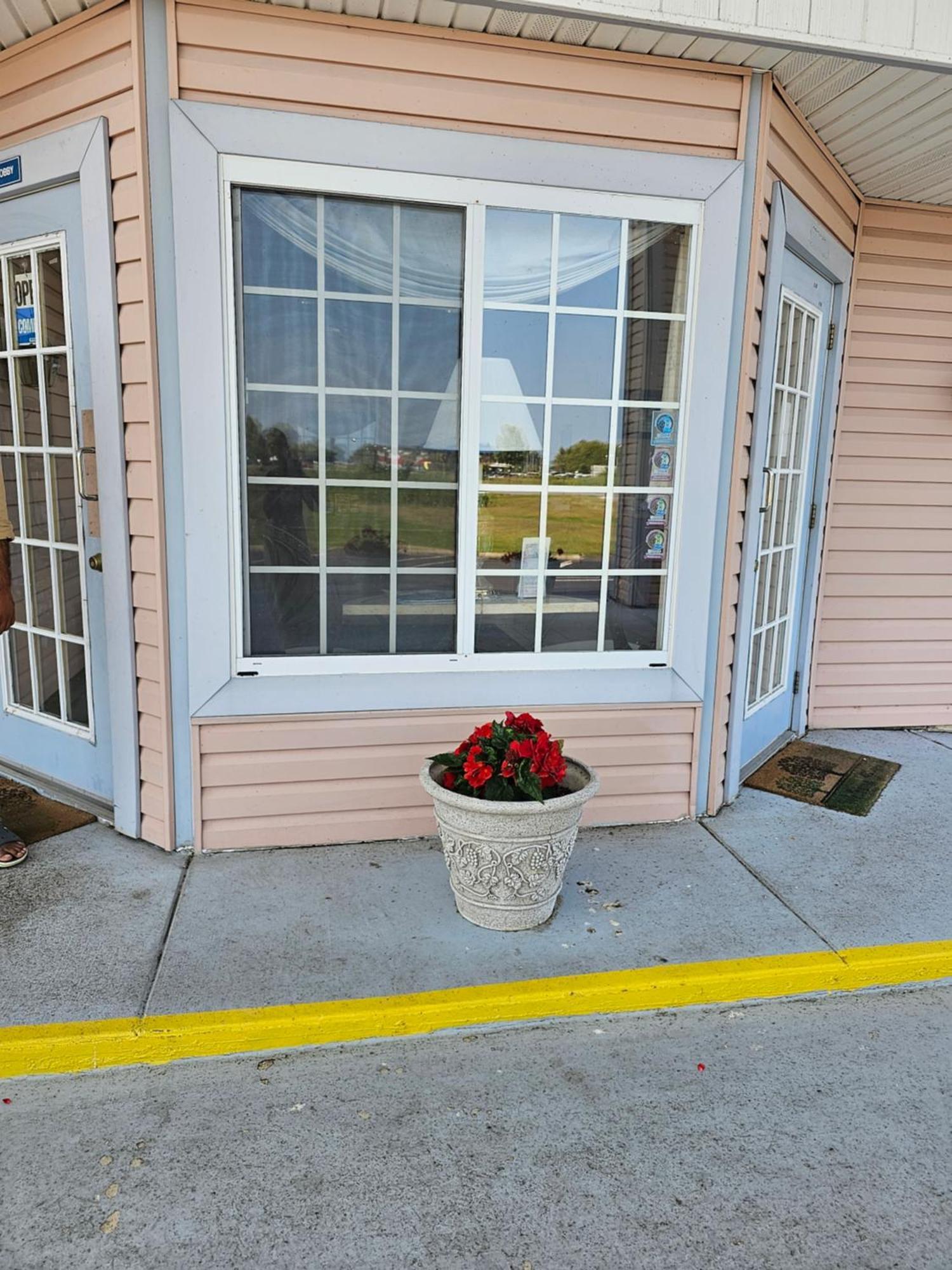 Great Lakes Inn Mackinaw City Exterior foto