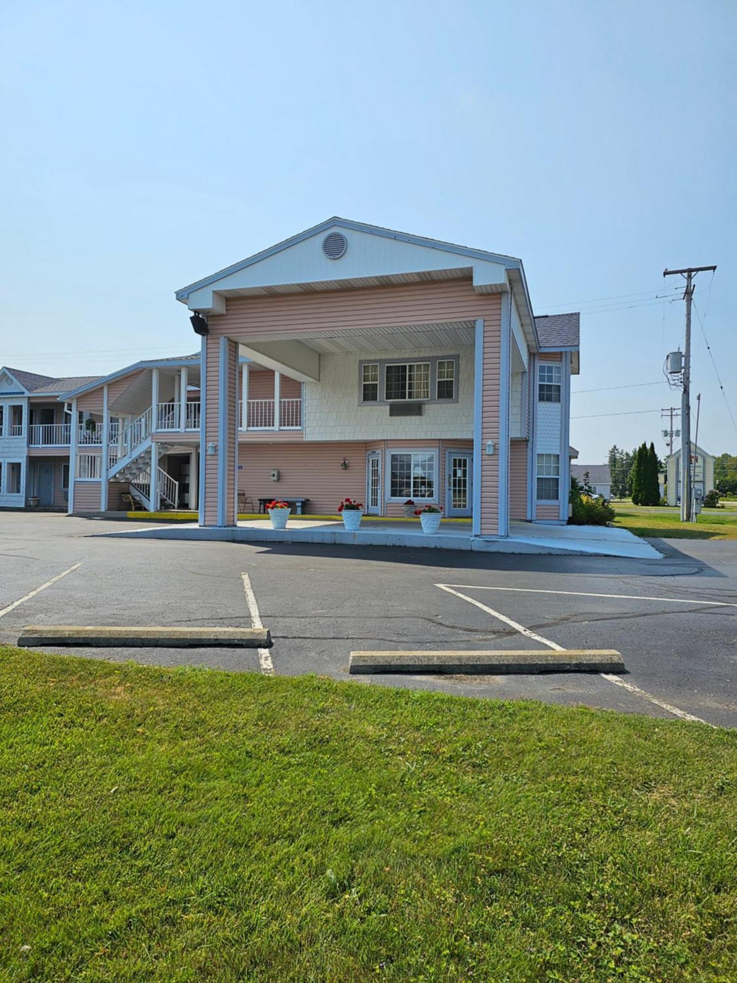 Great Lakes Inn Mackinaw City Exterior foto