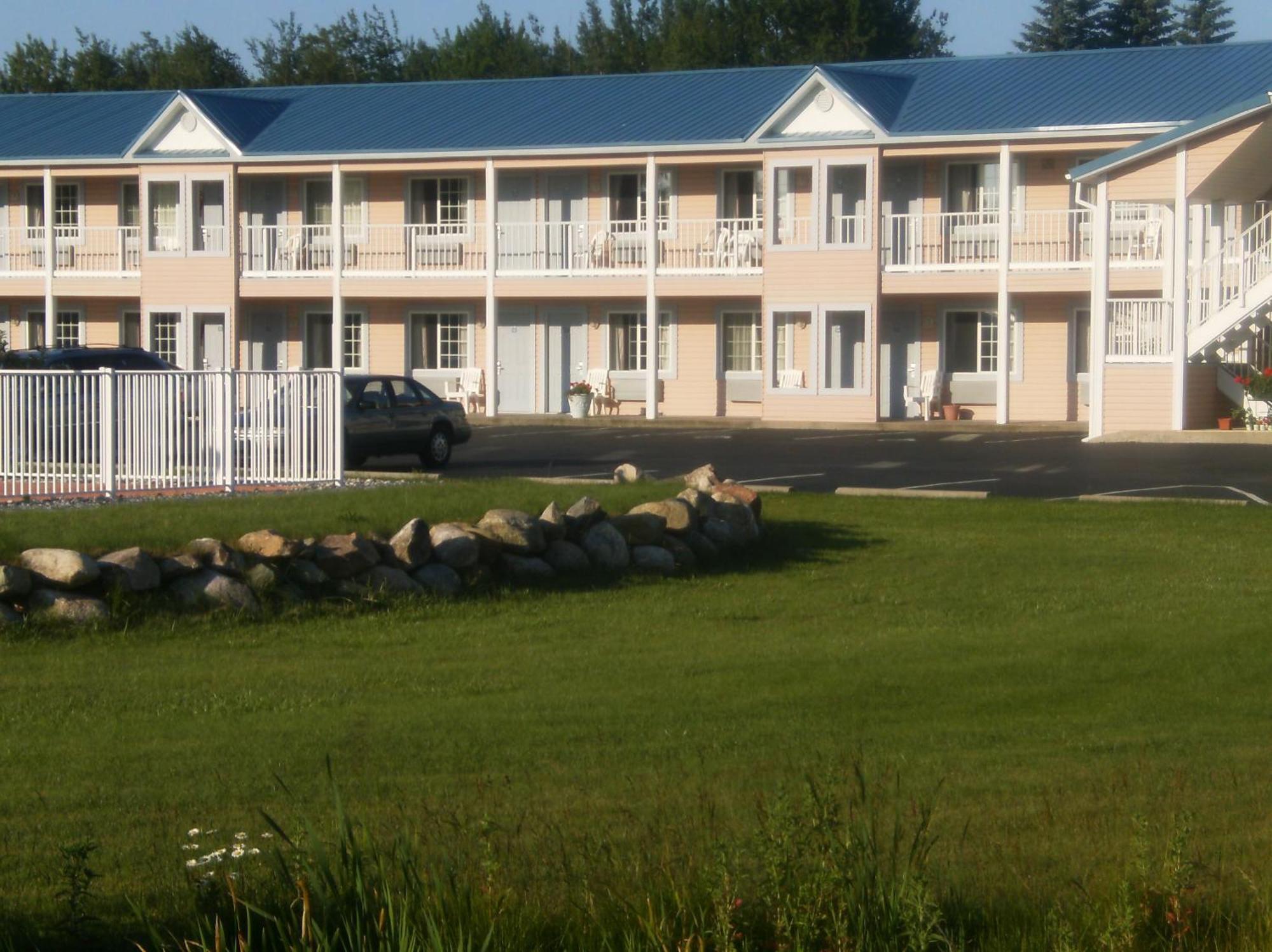 Great Lakes Inn Mackinaw City Exterior foto