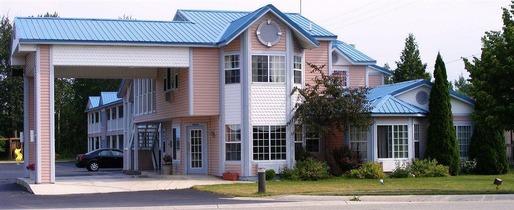 Great Lakes Inn Mackinaw City Exterior foto
